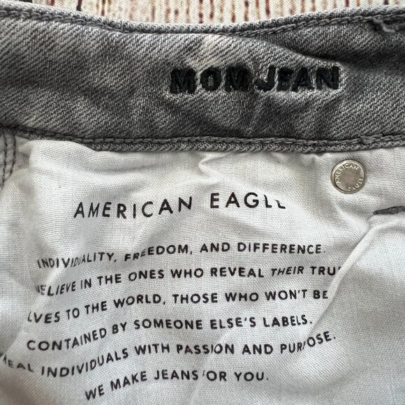 E1 -- AMERICAN EAGLE gray comfort stretch waistband destroyed mom jeans 4 - Picture 7 of 8